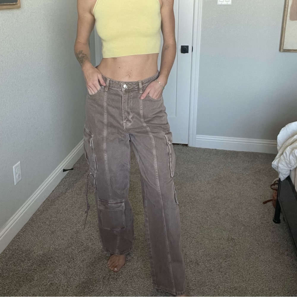 Womens H&M brown cargo pant new with tags size 6